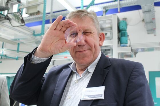 Ein unglaublich hoher Spezialisierungsgrad und fachliches Know-How stecken in den Brillengläsern von Rupp + Hubrach